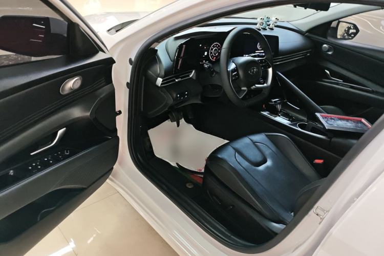 Used Hyundai Elantra 2022 1.5L CVT LUX Prestige Edition
