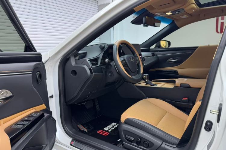 Used Lexus ES 2023 200 Excellence Edition
