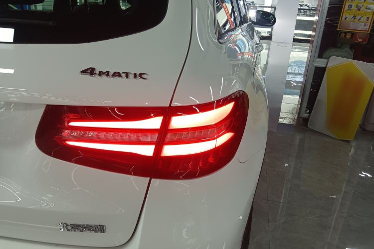 Used Mercedes-Benz GLC 2018 Facelift GLC 260 4MATIC Luxury Edition
