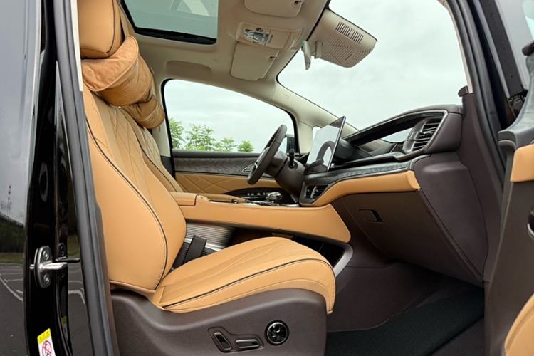 Used Denza D9 2024 EV 620 Premium Model
