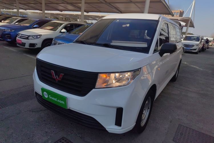 Used Wuling Zhengcheng 2021 1.5T Manual Comfort Version with Enclosed Windows
