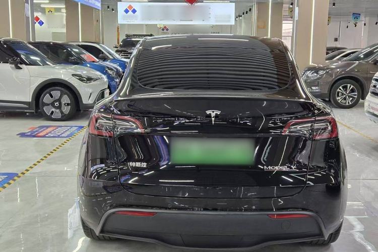 Used Tesla Model Y 2023 High-Performance All-Wheel-Drive Version

