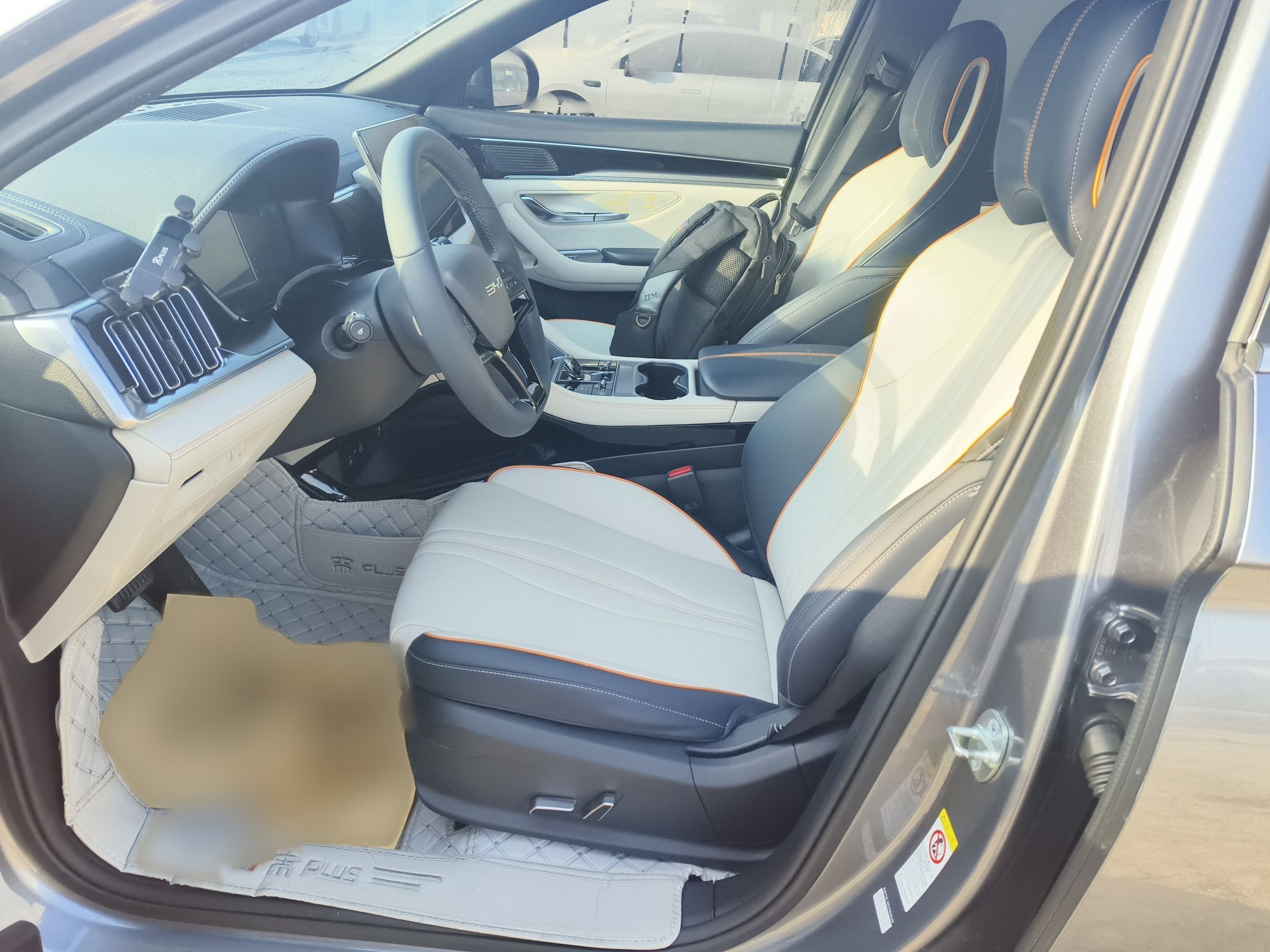 Переднее сиденье в автомобиле