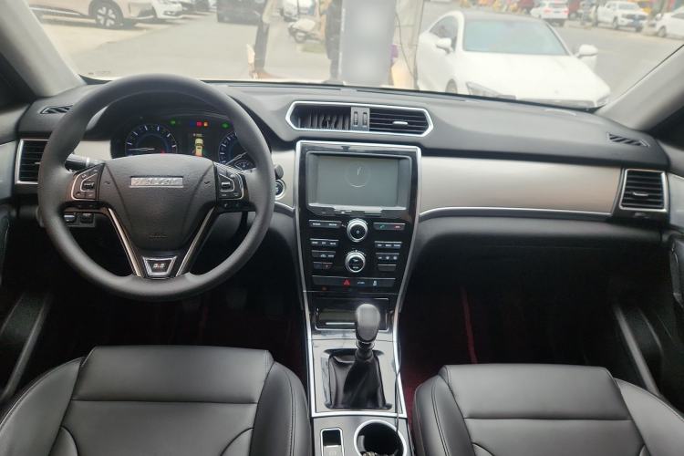 Used Haval H2 2018 Chuanxiang Edition Red Badge 1.5T Manual Two-Wheel Drive Fashionable Model