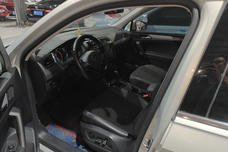 Used Volkswagen Tiguan L 2021 280TSI Automatic Two-Wheel Drive Smart Edition
