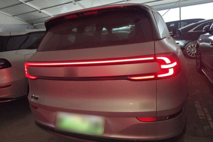 Used  Q07 2025 215 Prestige Edition