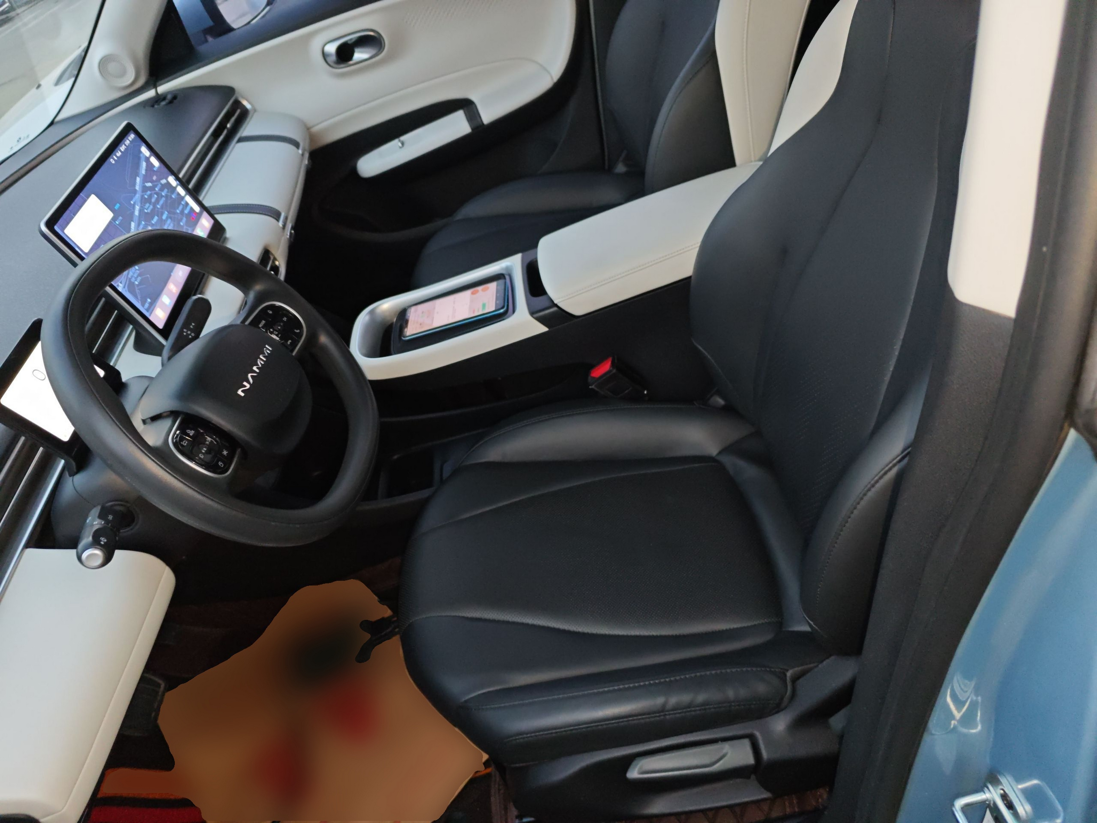 Переднее сиденье в автомобиле