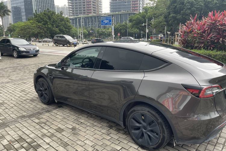 Used Tesla Model Y 2023 Long-Range All-Wheel-Drive Version
