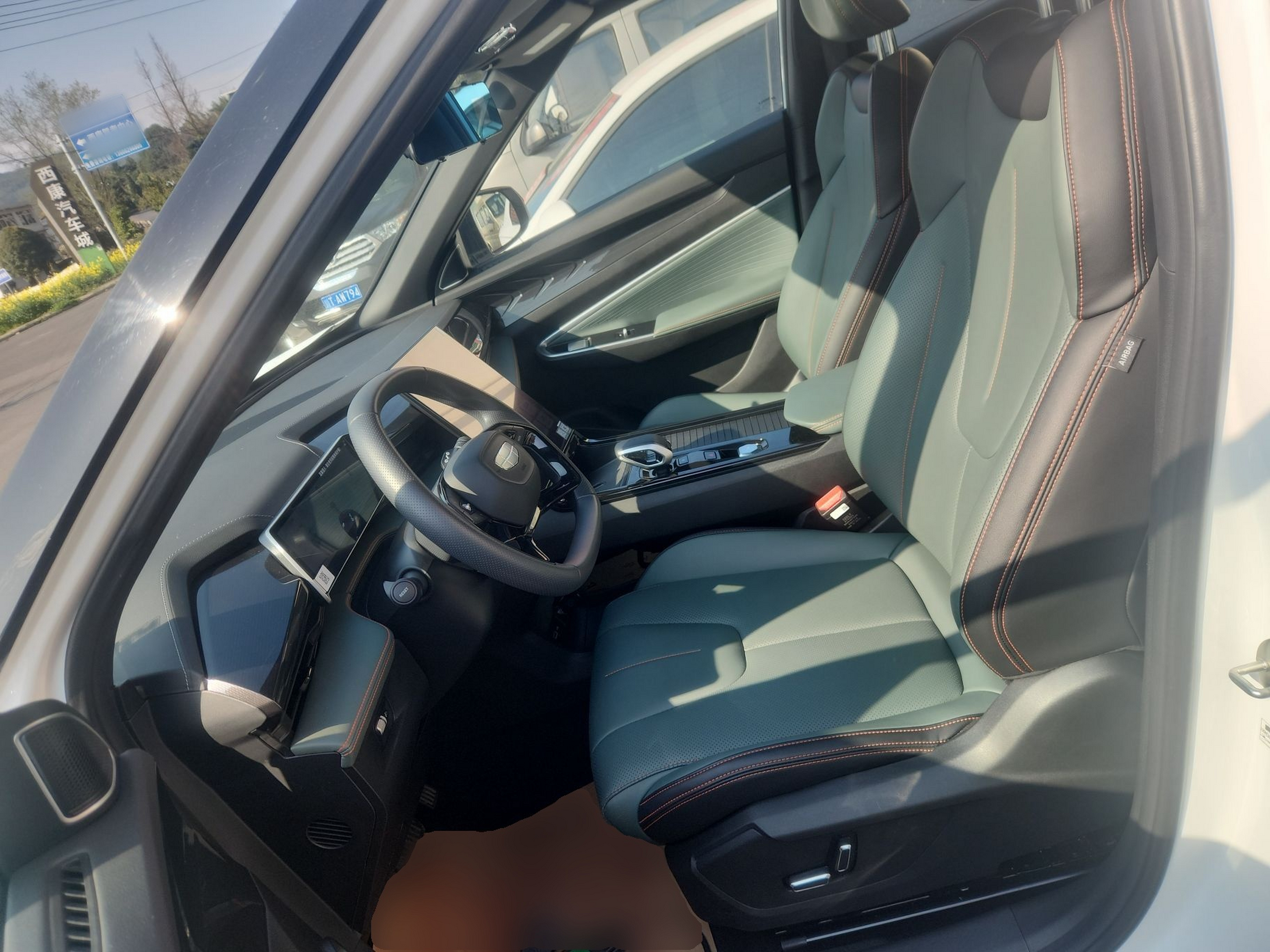 Переднее сиденье в автомобиле