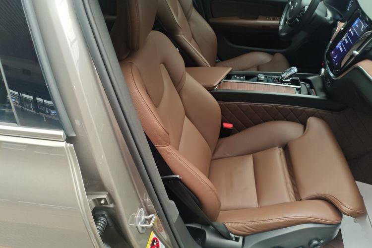 Used Volvo S60 2022 B4 Zhiyuan Luxury Edition
