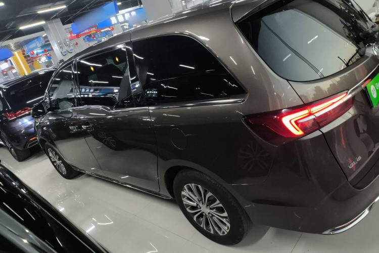 Used Buick GL8 2023 Facelifted Land Cruiser Executive Luxury Version
