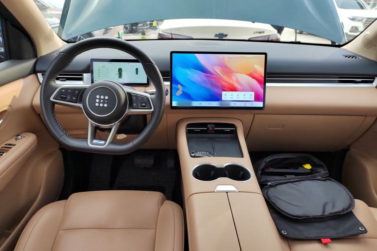 Used  E5 PLUS 2025 165 km Long-Range Version PLUS 7-Seater