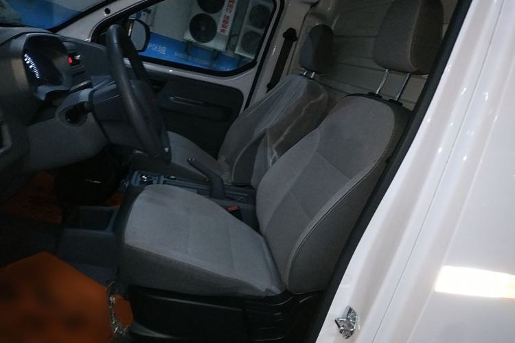 Used Wuling Yangguang 2024 300km Range Practical Window-Sealed Version 60kW
