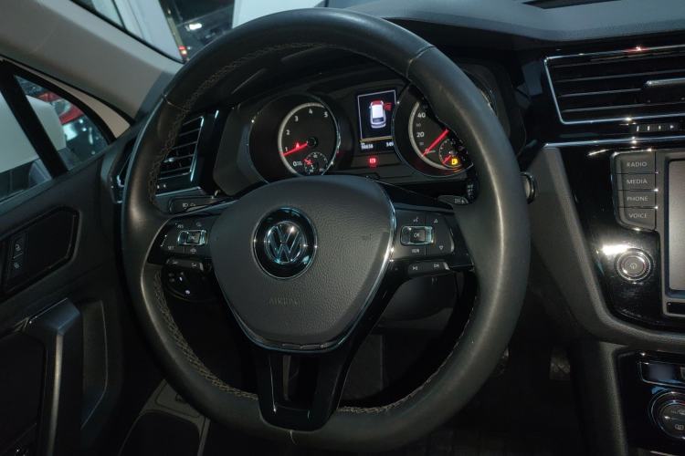 Used Volkswagen Tiguan L 2019 330TSI Automatic Two-Wheel Drive Smart Luxury Version China V Emission Standard