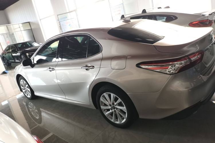 Used Toyota Camry 2021 2.0G Luxury Edition
