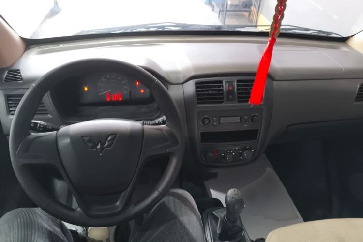 Used Wuling Rongguang S 2021 1.2L Standard Model Enclosed-Window Vehicle Power-Assist Version 2 Seats LSI
