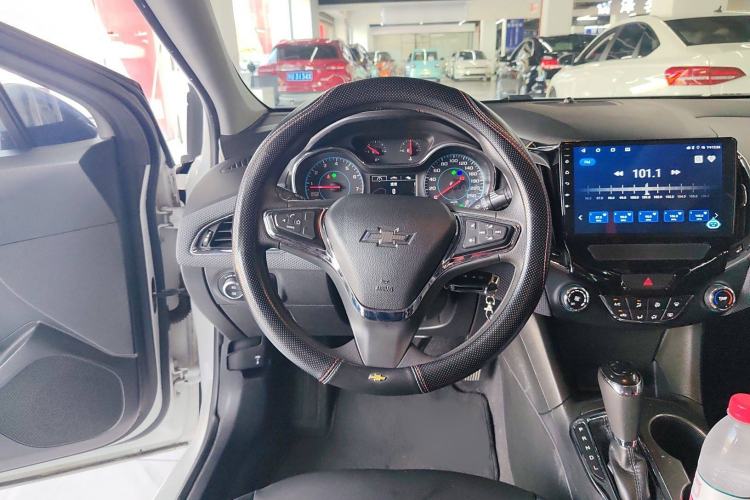 Used Chevrolet Cruze 2018 320 Automatic Pioneer Sunroof Edition
