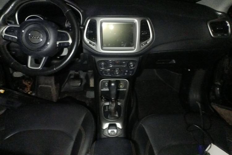 Used  Compass 2017 200T Automatic Family Edition