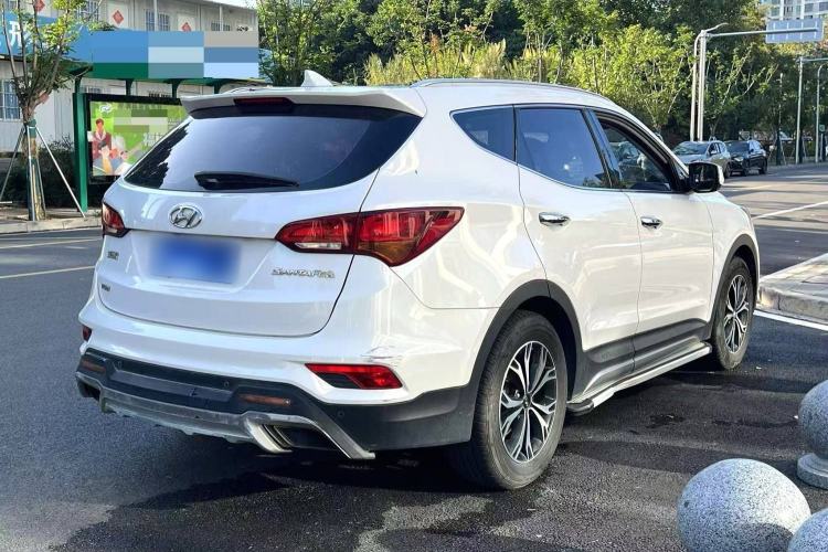 Used Hyundai Santa Fe 2017 2.0T Automatic Two-Wheel Drive Smart Version 7 Seats