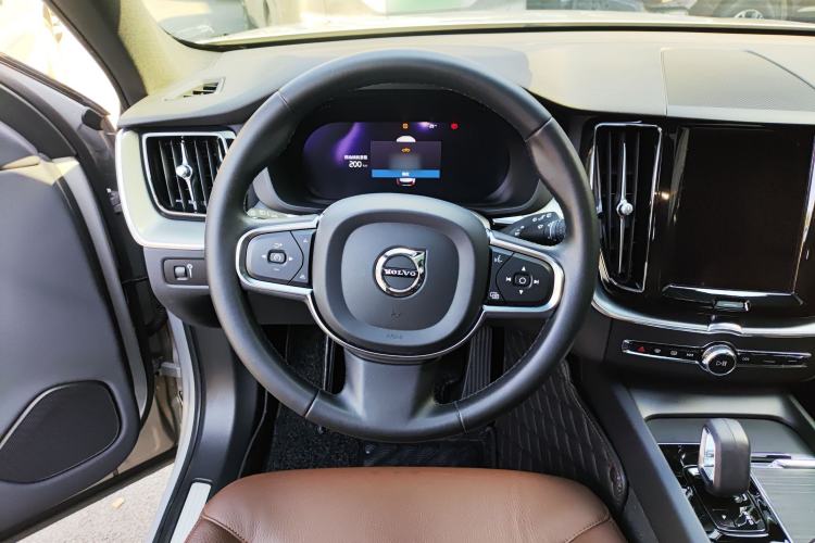 Used Volvo XC60 2022 B5 4x4 Zhiyi Luxury Edition
