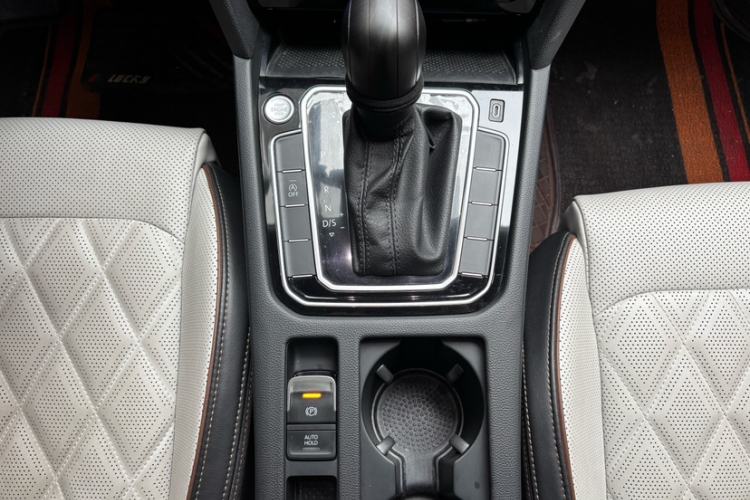 Used Volkswagen Magotan 2023 2 Million Units Commemorative Edition 330TSI DSG Luxury Version