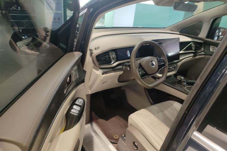 Used Denza D9 2022 DM-i 1040 Prestige Model