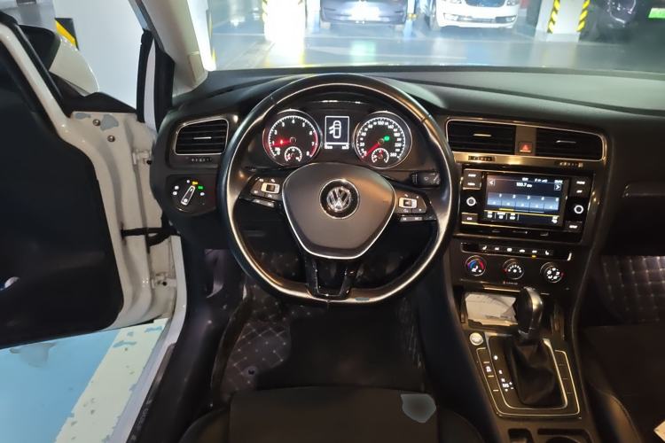 Used Volkswagen Golf 2018 230TSI Automatic Luxury Version
