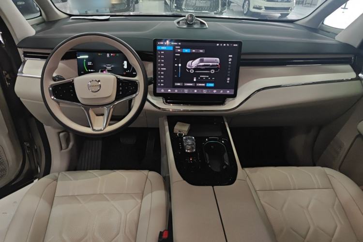 Used Volvo EM90 2025 Ultra Six-Seater