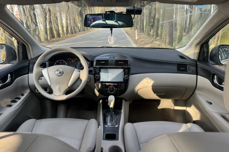 Used Nissan Tiida 2011 1.6L CVT Smart Version
