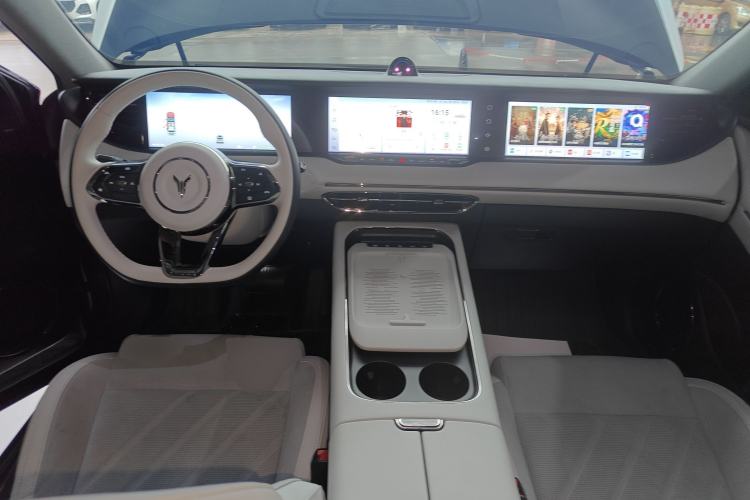 Used VOYAH FREE 2025 318 259 km All-Wheel-Drive Exploration Edition
