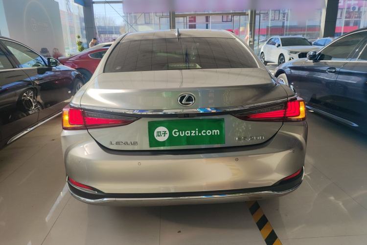 Used Lexus ES 2023 200 Excellence Edition
