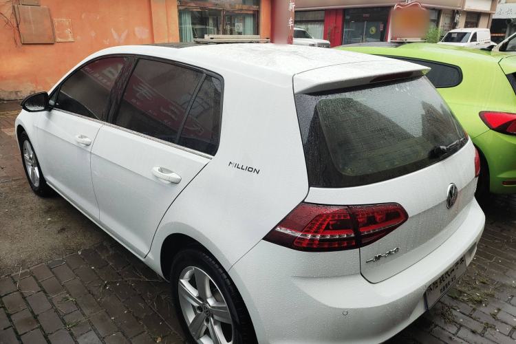 Used Volkswagen Golf 2017 1.6L Automatic Comfort Million-Vehicle Anniversary Edition
