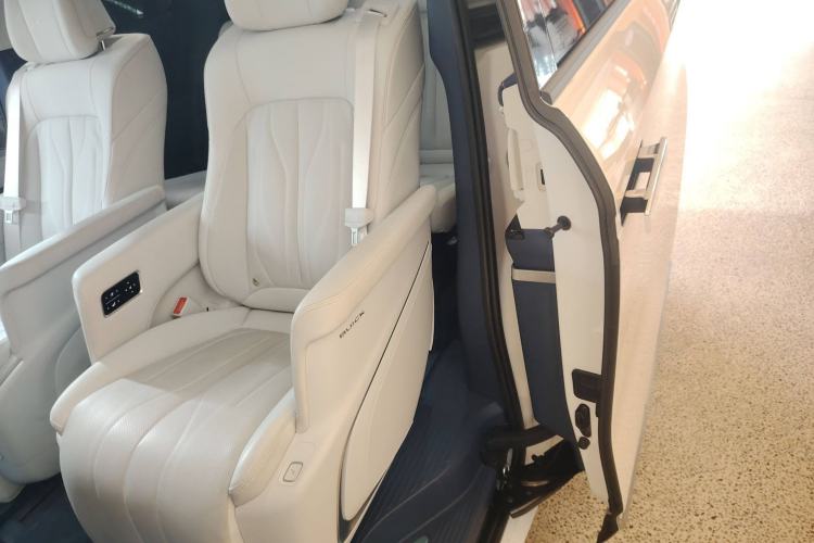 Used Buick GL8 New Energy 2024 Lu Zun Luxury Edition 7-Seater
