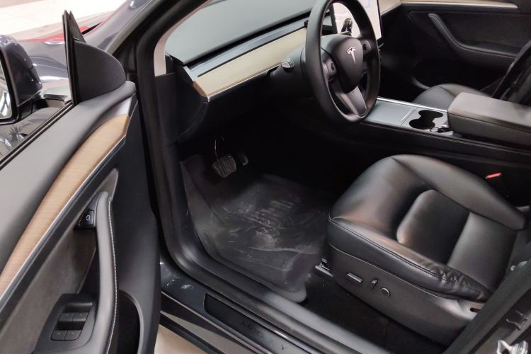 Used Tesla Model Y 2021 Long-Range All-Wheel-Drive Version