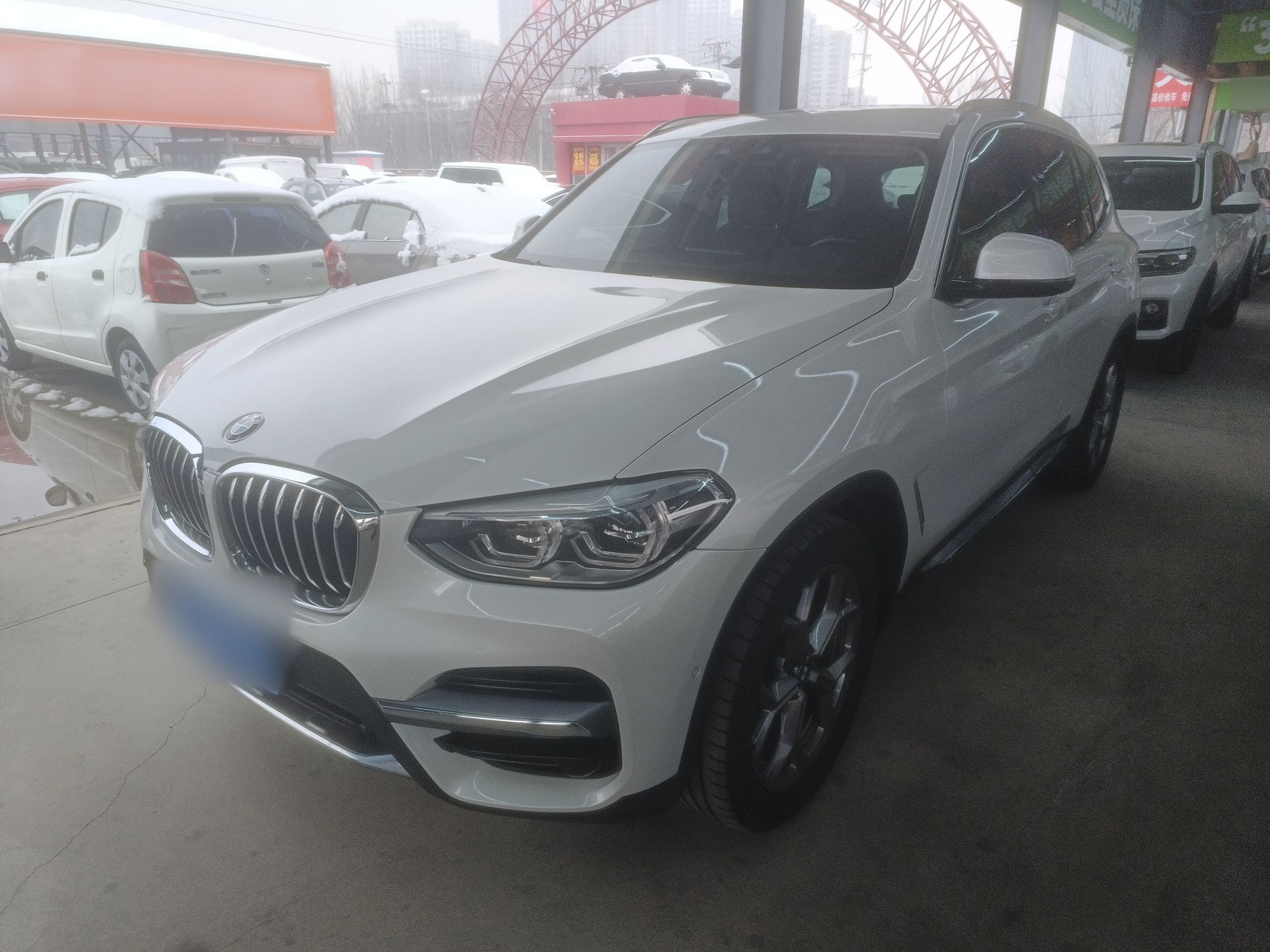 Под передней частью автомобиля