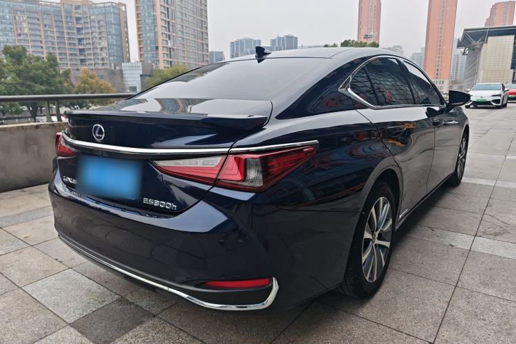 Used Lexus ES 2018 300h Premier Edition China VI Standard