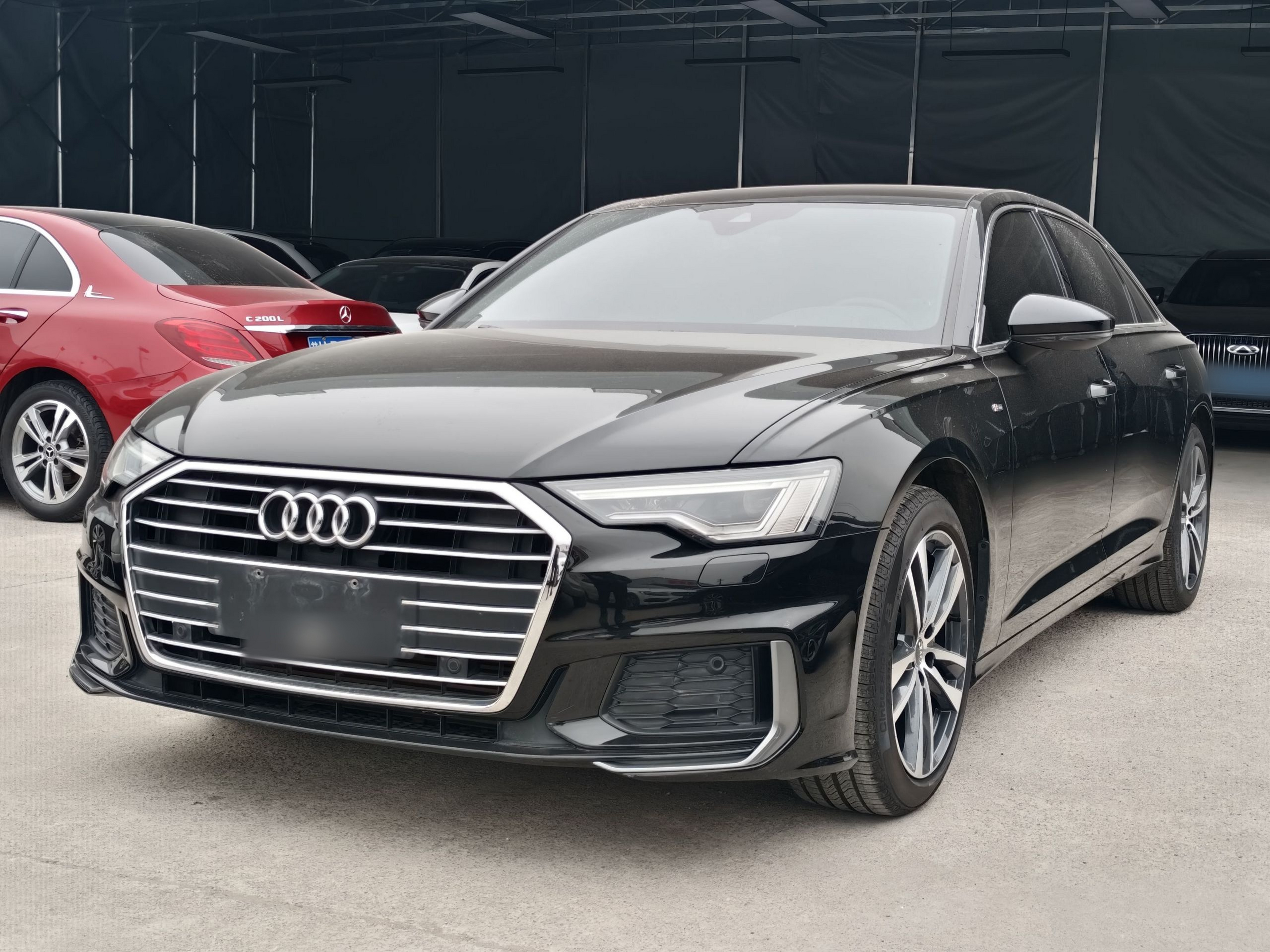 Под передней частью автомобиля