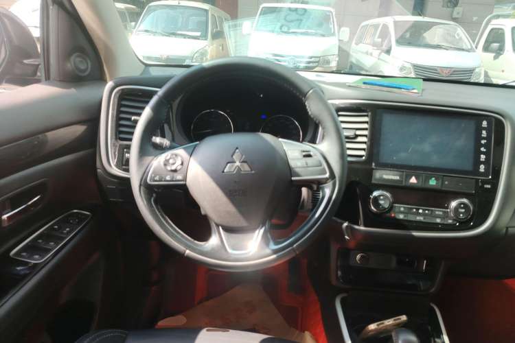 Used Mitsubishi Outlander 2019 2.0L Two-Wheel Drive Comfort Edition 5 Seats China VI Standard

