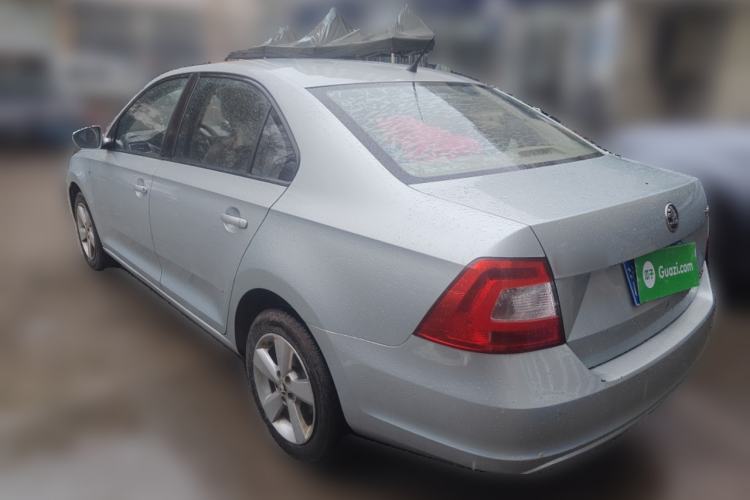 Used Skoda Rapid 2013 1.6L Manual Smart Selection Model

