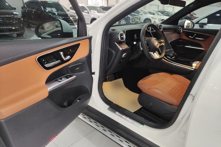 Used Mercedes-Benz GLC 2023 Refreshed GLC 300 L 4MATIC Dynamic Version 7-Seater
