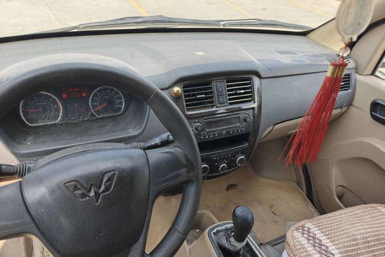 Used Wuling Rongguang 2014 1.5L S Standard Version
