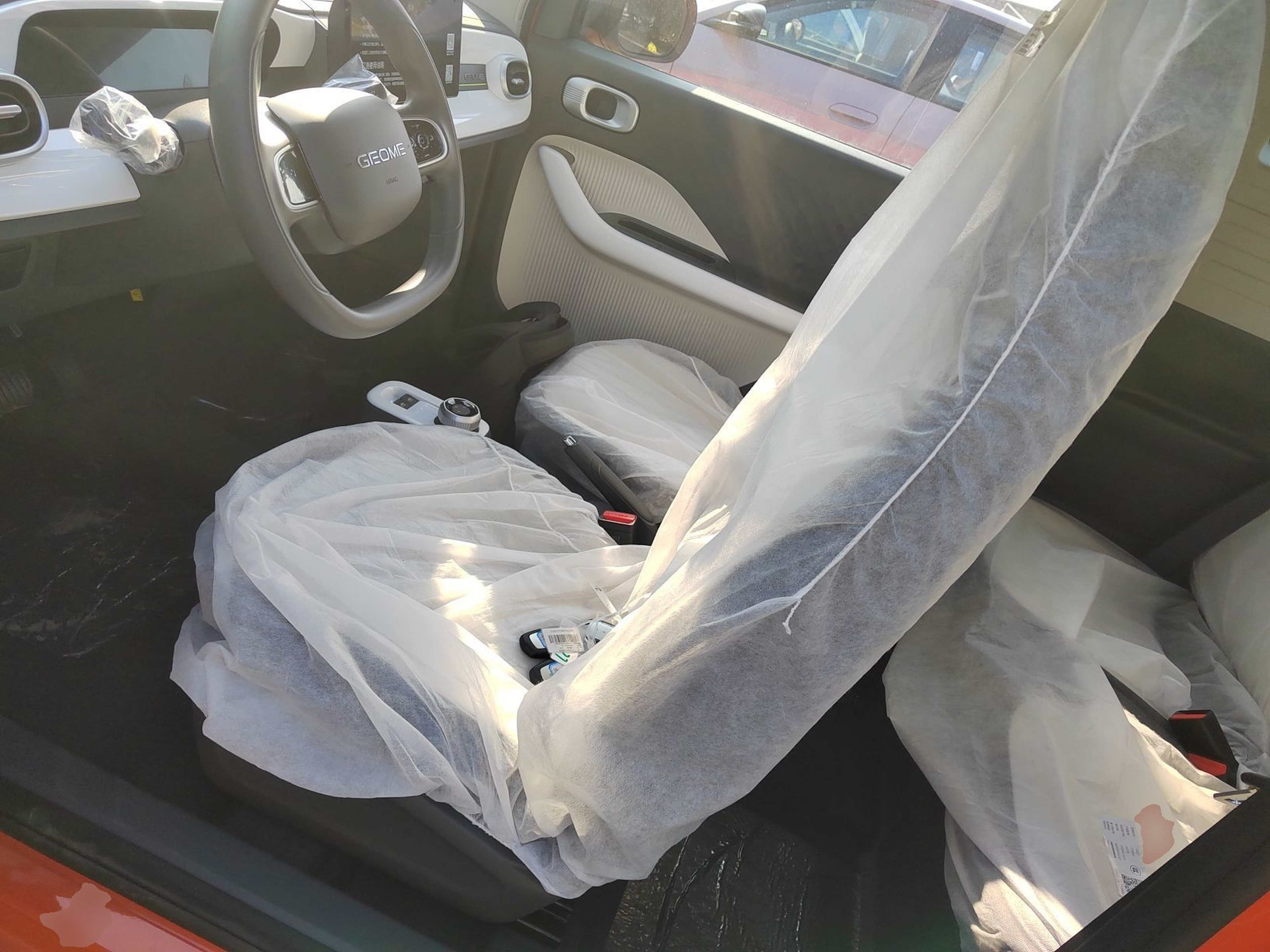 المقاعد الأمامية داخل السيارة