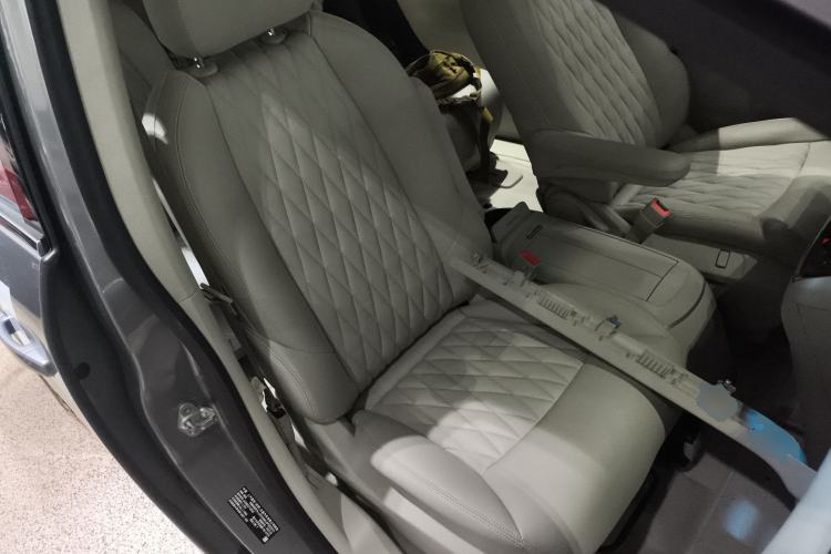 Used Buick GL8 2023 Land Executive Class Comfort Model
