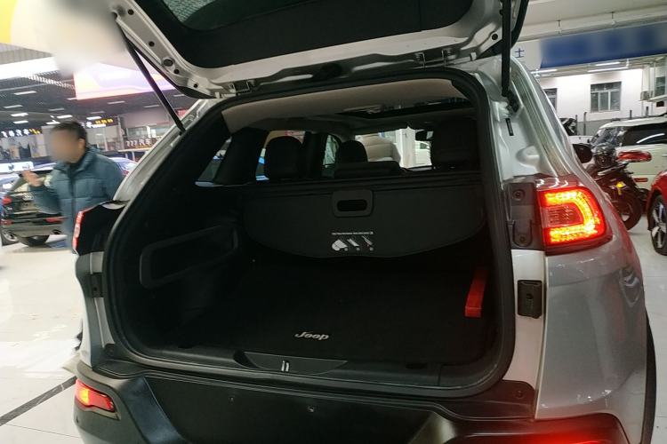 Used  Cherokee 2016 2.0L Superior Edition
