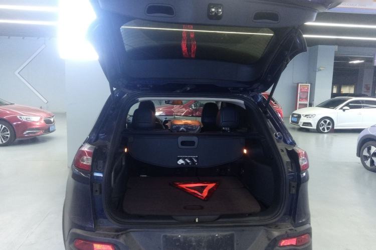 Used  Cherokee 2016 2.4L Leading Edition