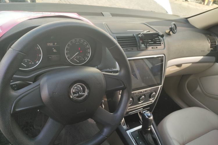 Used Skoda Octavia 2015 Classic Model 1.6L Automatic Yijie Version
