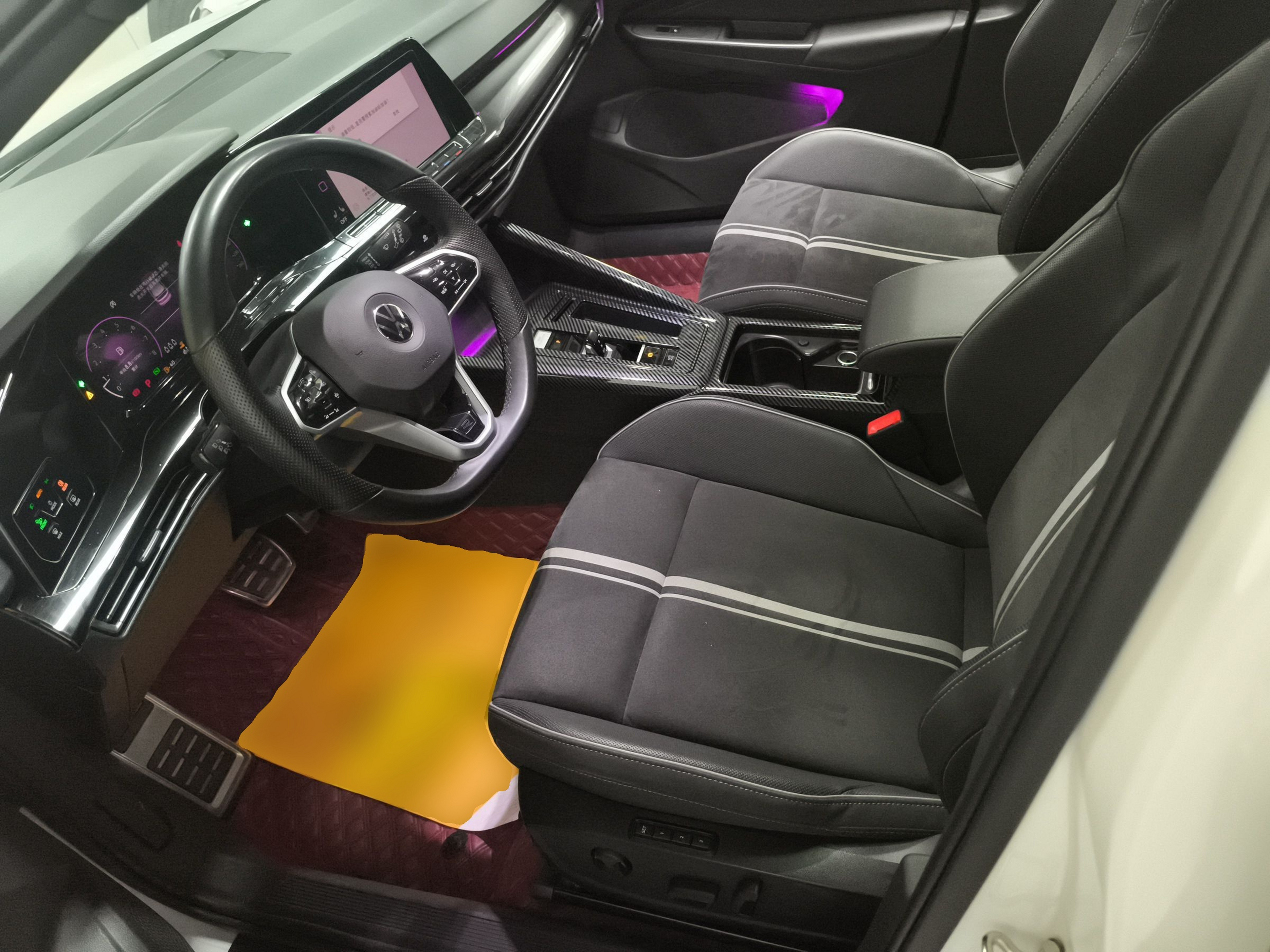 Переднее сиденье в автомобиле