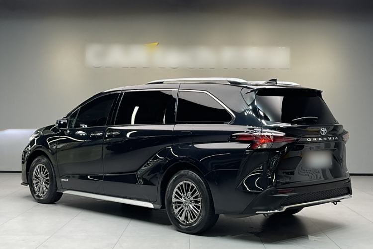 Used Toyota Granvia 2023 2.5L Hybrid Comfort Edition
