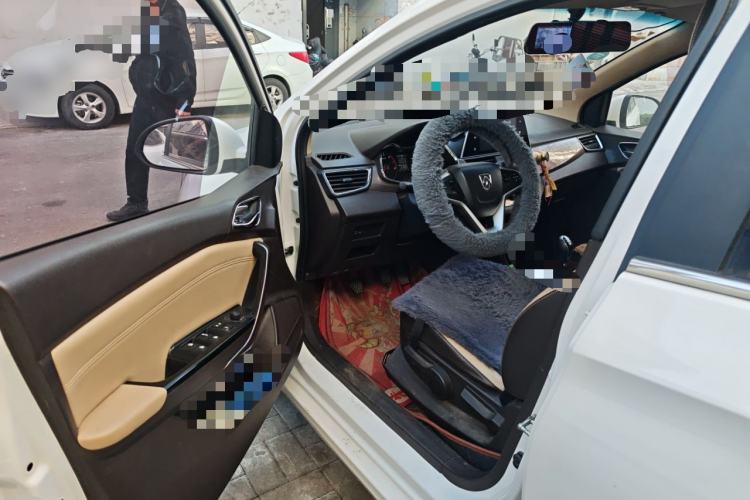 Used Baojun 310W 2017 1.5L Manual Fashion Model China V