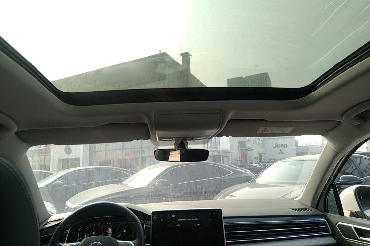 Used Volkswagen Tiguan L 2024 Outstanding Model 330TSI Automatic Two-Wheel Drive R-Line Dragon Glory Edition
